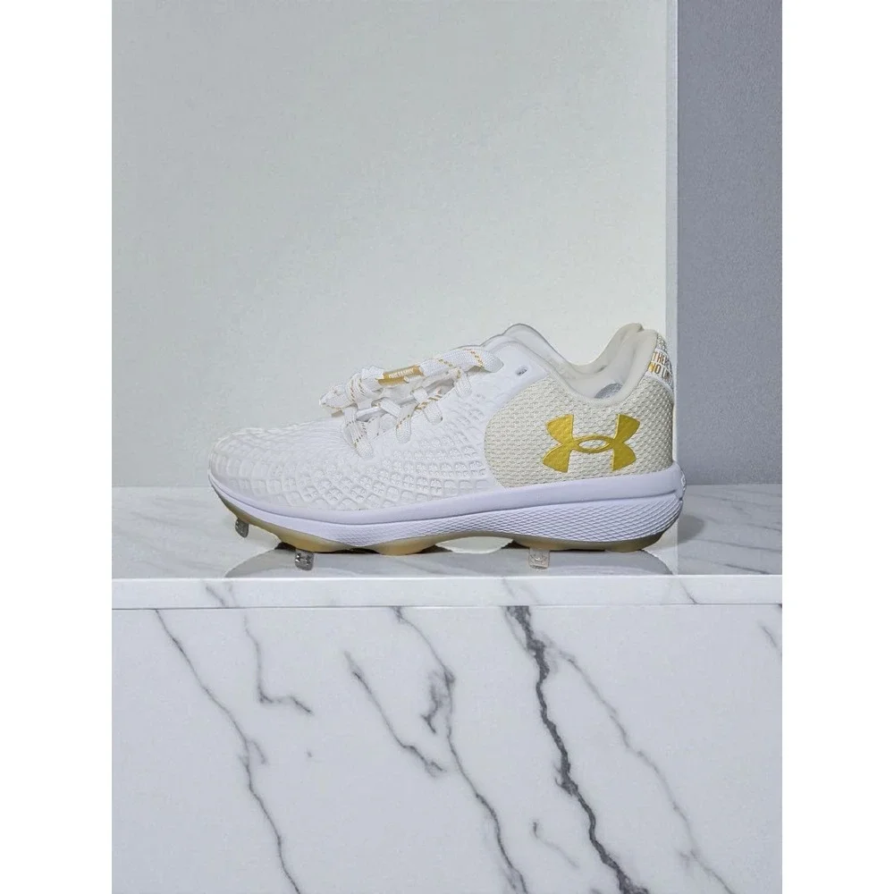 Under Armour Women's Charged Softball‎ Cleats White Gold Athletic Shoes sz 6